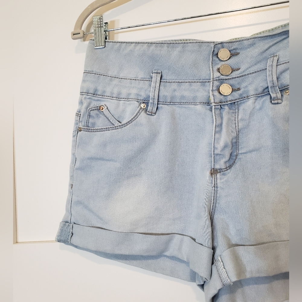YMI WannaBettaButt? Hi Rise Stretch Lightwash Shorts Size 9 Juniors - Picture 2 of 11